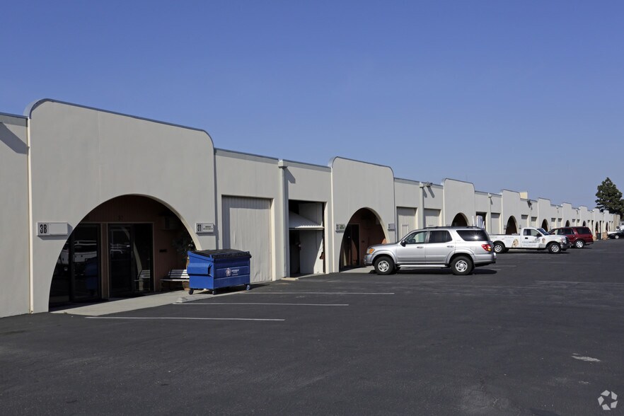 More Photos Of 10631 Bloomfield St, Los Alamitos Light Manufacturing For Lease