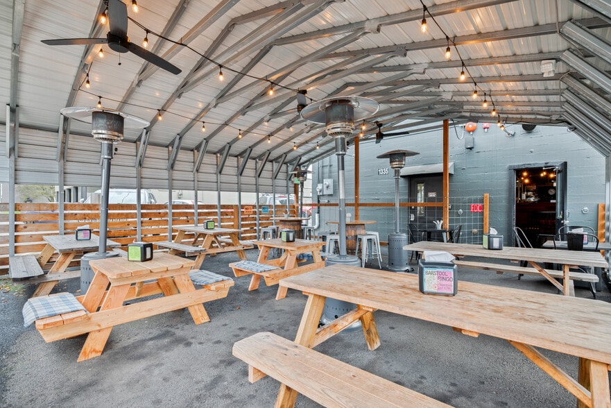 More Photos Of 1335 14th Ave, Longview General Retail For Sale