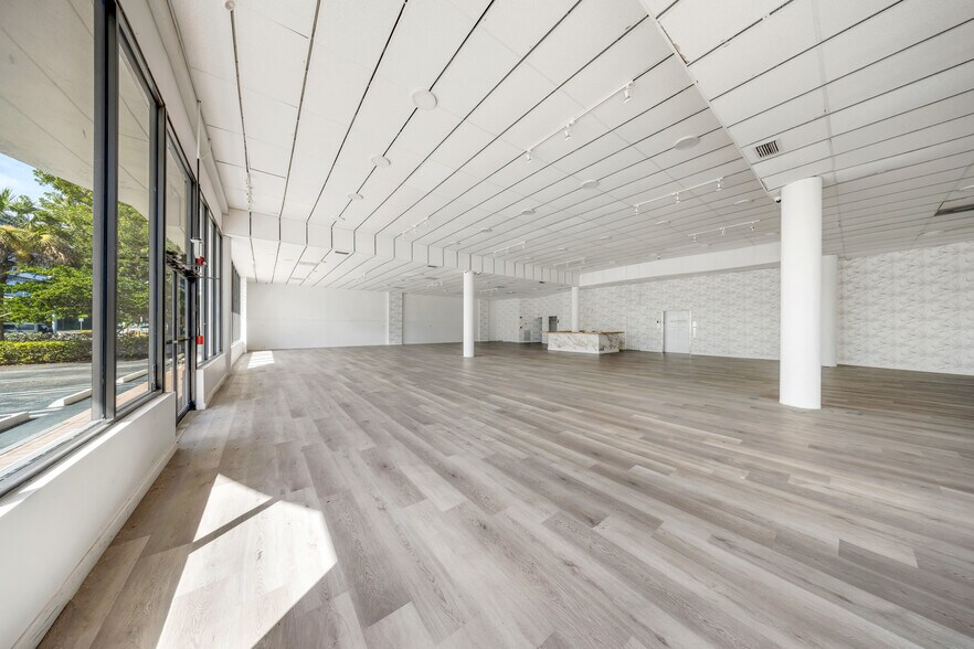 More Photos Of 9855 S Dixie Hwy, Pinecrest Freestanding For Lease