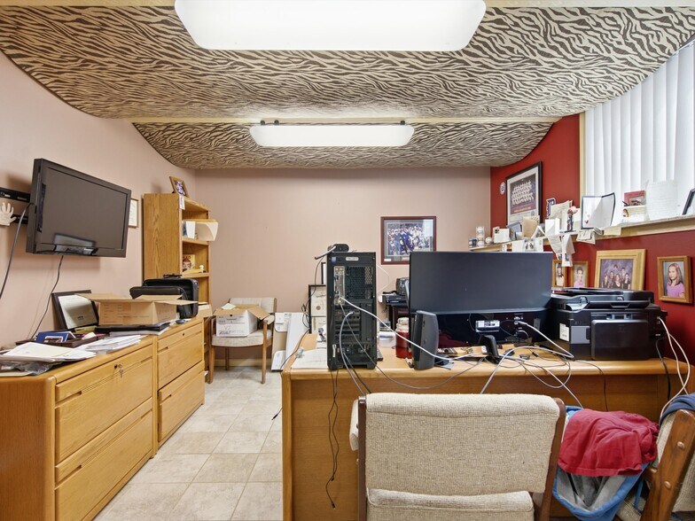 More Photos Of 35000-35008 Division Rd, Richmond Medical For Sale
