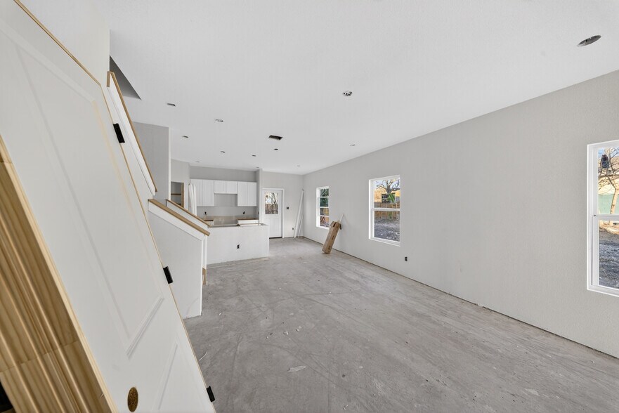 More Photos Of 525 Dakota St, San Antonio Multifamily For Sale