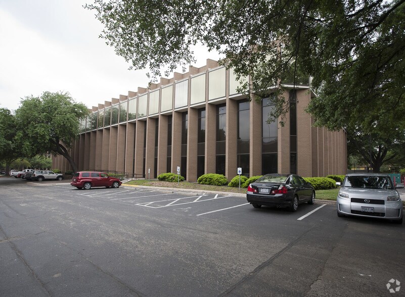 More Photos Of 7700 Chevy Chase Dr, Austin Unknown For Lease