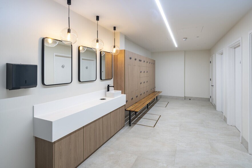 More Photos Of 2-10 St Bride St, London Office Residential For Lease