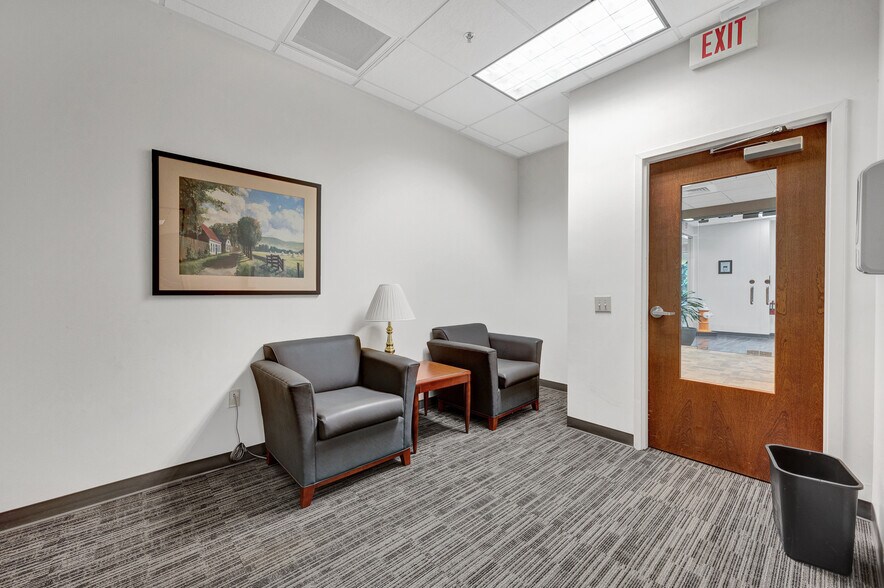 More Photos Of 4969 Centre Pointe Dr, North Charleston Office For Lease