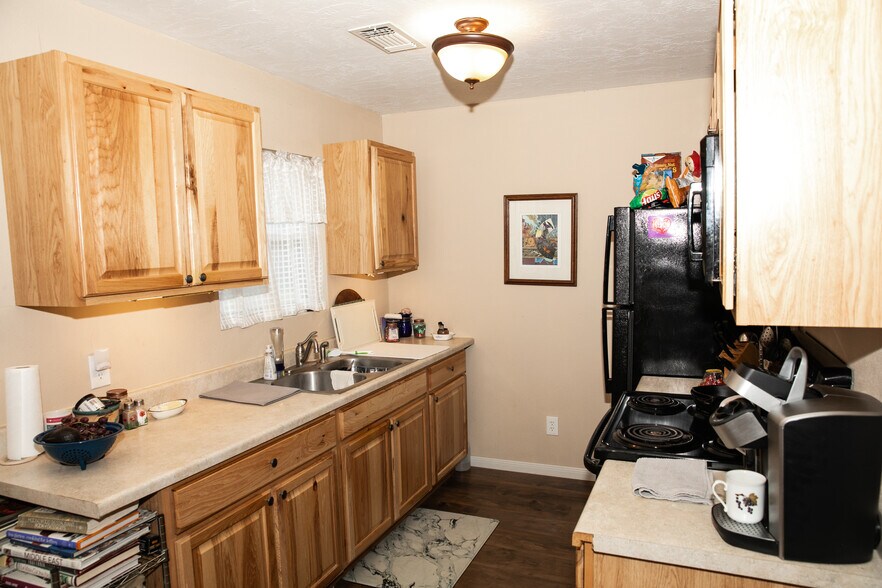 More Photos Of 515 Colorado, Burton Apartments For Sale