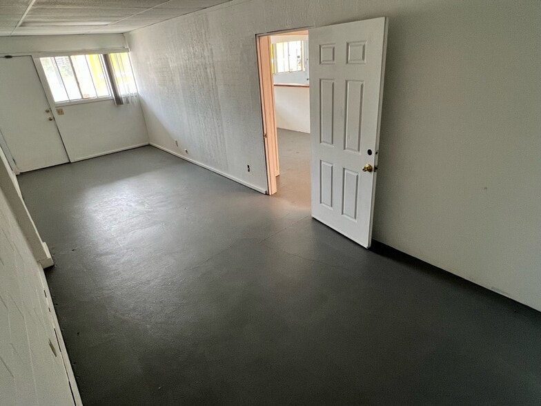 More Photos Of 1775-1783 Callens Rd, Ventura Warehouse For Lease