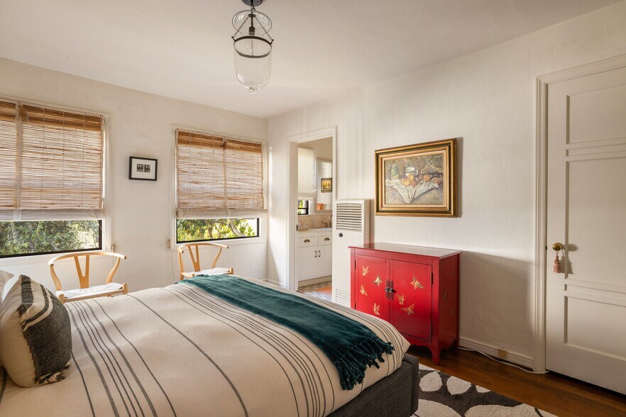 More Photos Of 367 N Orange Dr, Los Angeles Apartments For Sale