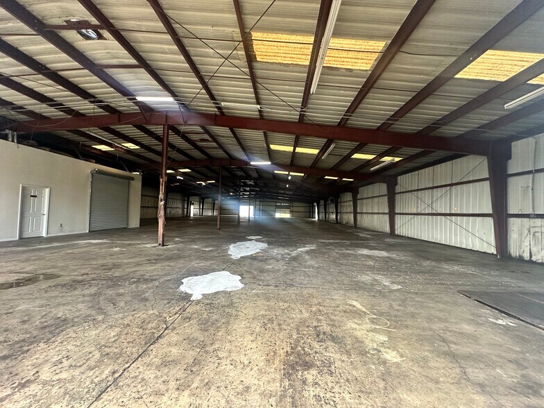 More Photos Of 3876 Bengert St, Orlando Warehouse For Lease