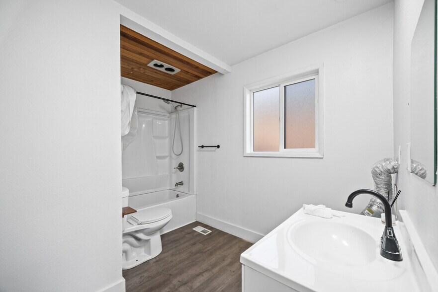 More Photos Of 12533 SE Sunnyside Rd, Happy Valley Flex For Sale