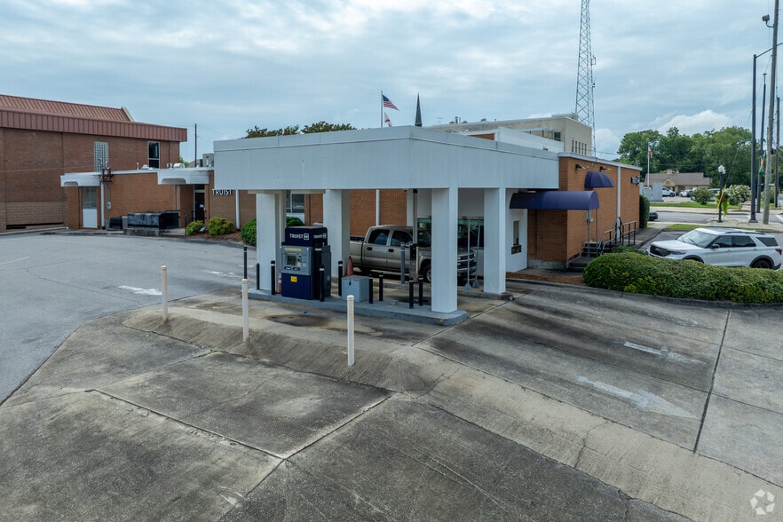 More Photos Of 501 2nd Ave N, Clanton Bank For Sale