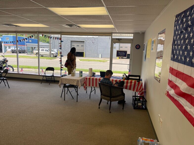 More Photos Of 3060 Madison Ave SE, Grand Rapids Service For Lease