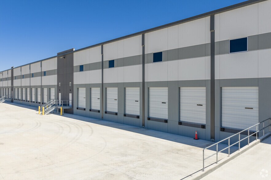 More Photos Of 500 Wonder World Dr, San Marcos Distribution For Lease