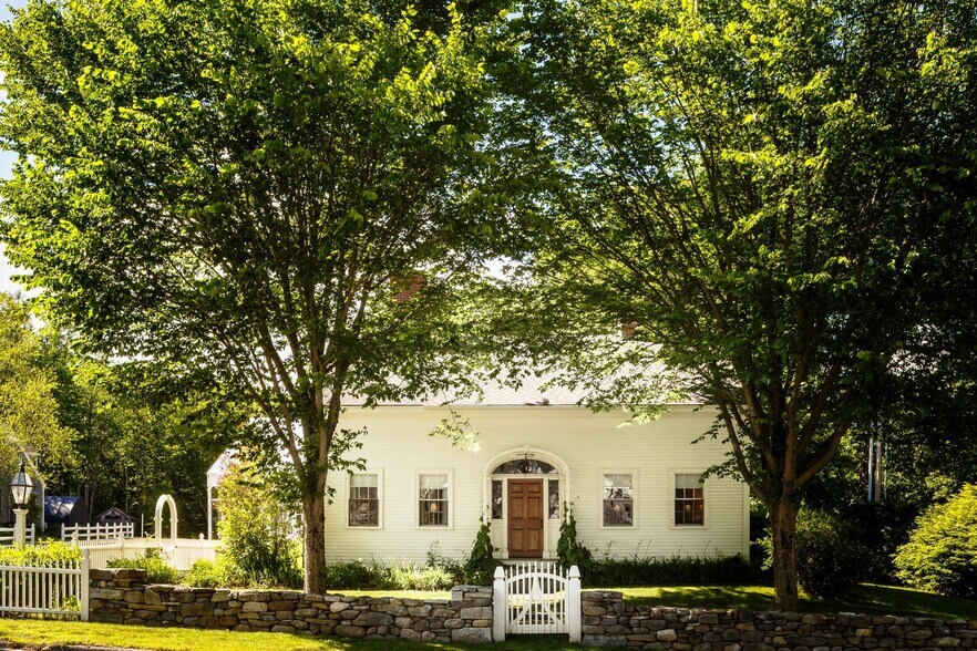 More Photos Of 33 Tenney Hl, Blue Hill Restaurant For Sale