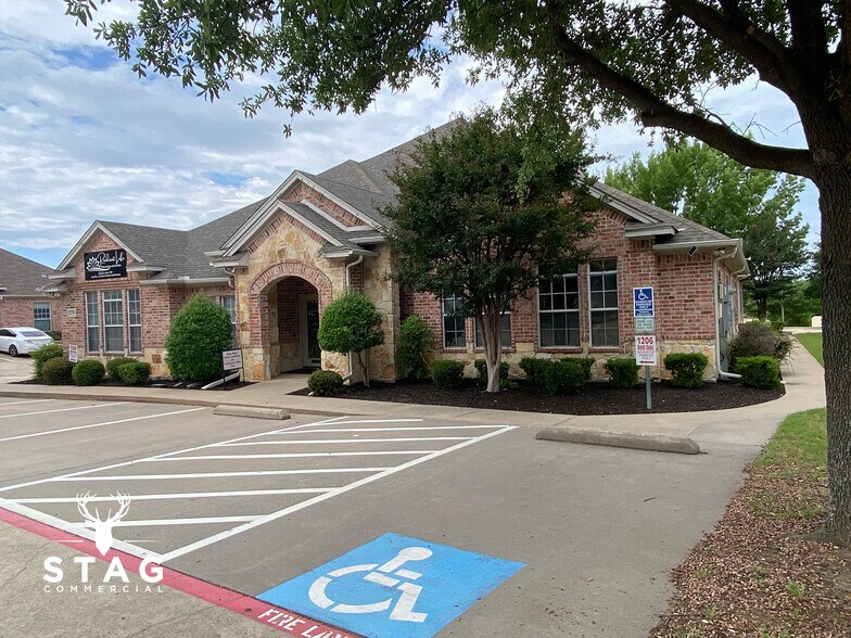 More Photos Of 1206 Bent Oaks Ct, Denton Medical For Lease