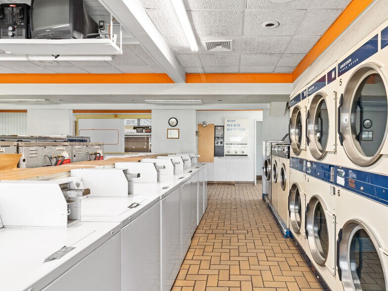 More Photos Of 2669 W Eisenhower Blvd, Loveland Freestanding For Sale