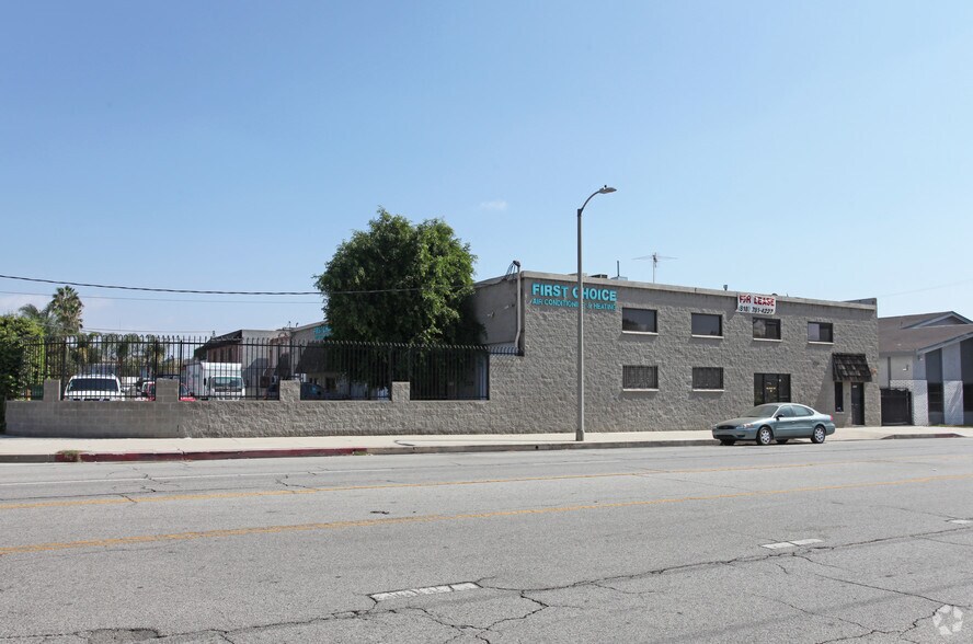 More Photos Of 16154-16160 Wyandotte St, Van Nuys Warehouse For Lease