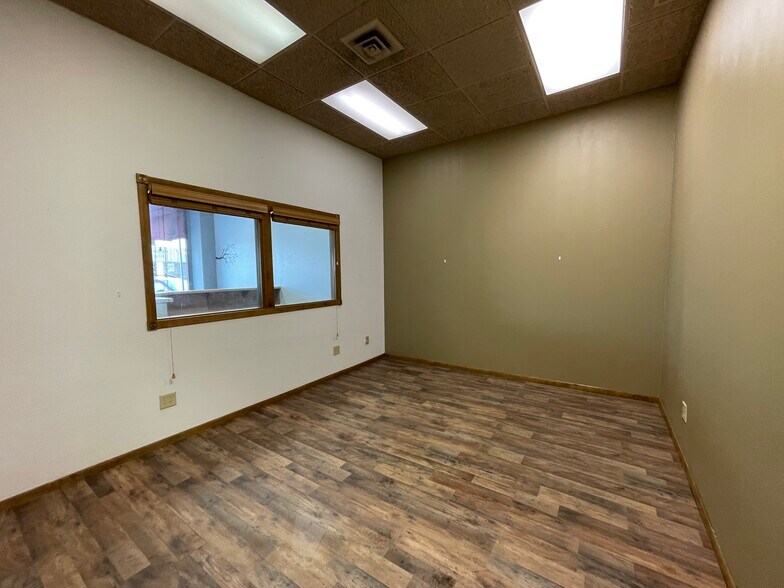 More Photos Of 105 3rd Ave NW, Mandan Storefront For Lease