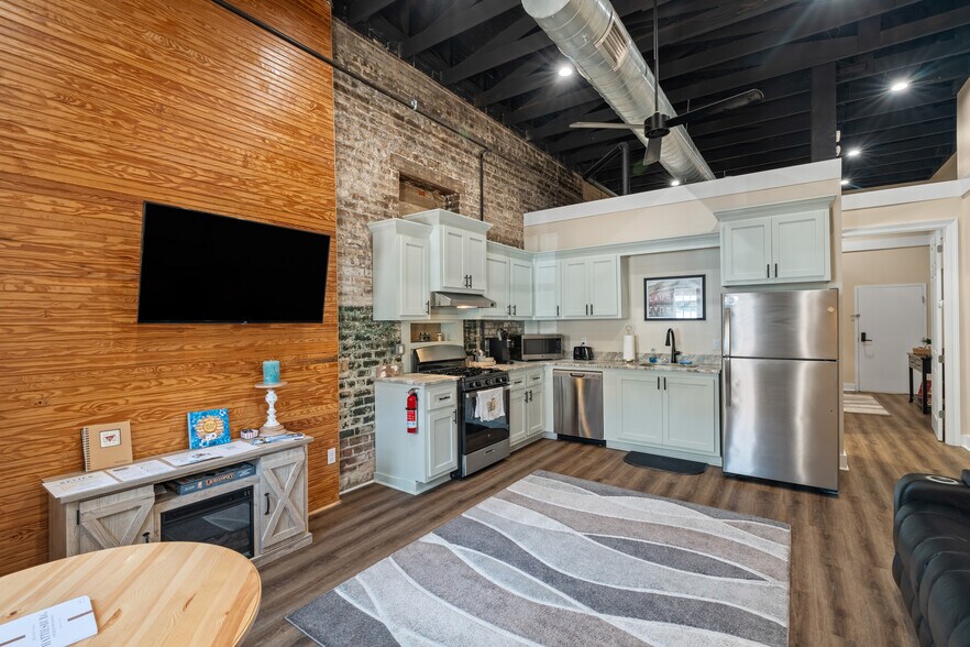 More Photos Of 531 Central Ave, Laurel Flex For Sale