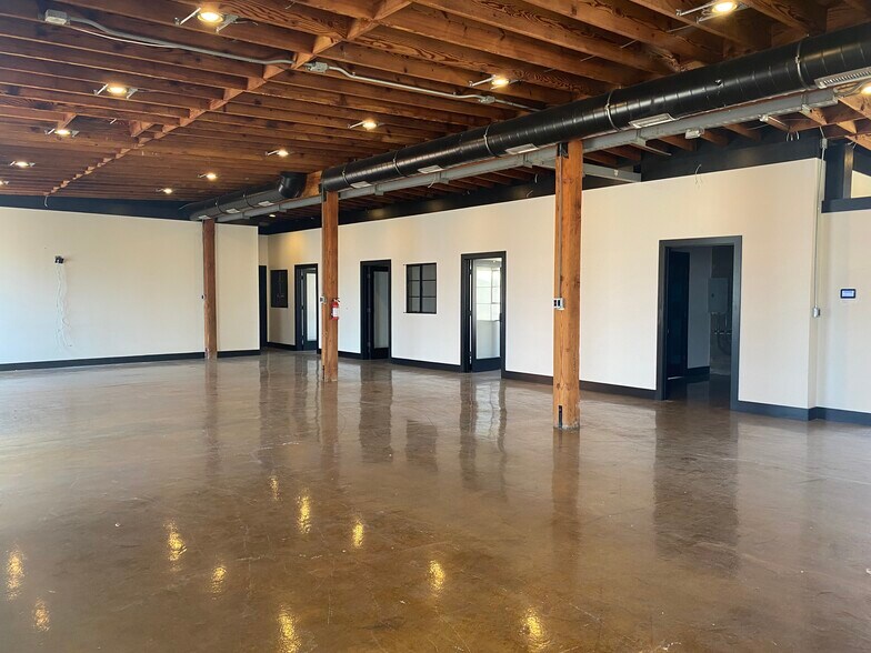 More Photos Of 607 E El Segundo Blvd, El Segundo Flex For Lease