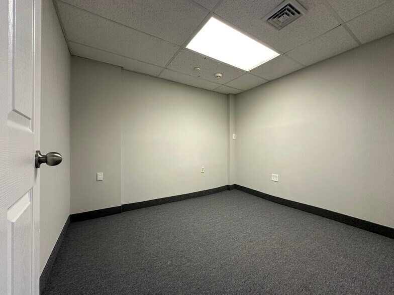 More Photos Of 733-759 Memorial Ave, West Springfield Showroom For Sale