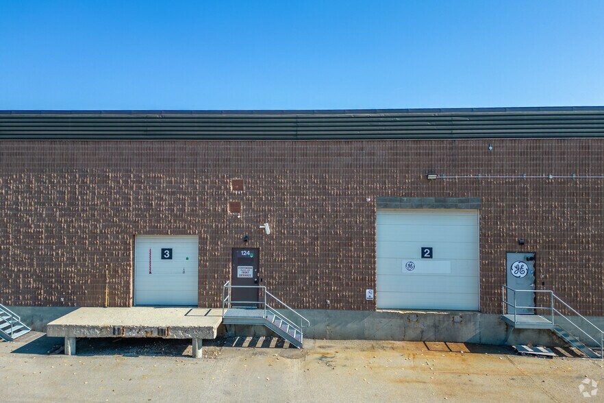 More Photos Of 1338 36th Ave NE, Calgary Warehouse For Lease