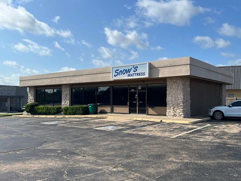 Primary Photo Of 1427 W Will Rogers Blvd, Claremore Freestanding For Lease