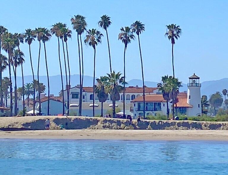 Primary Photo Of 15 E Cabrillo Blvd, Santa Barbara Restaurant For Lease
