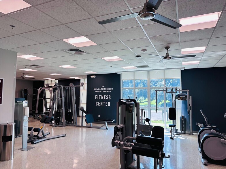 More Photos Of 4117 Woodland Dr, New Orleans Dormitory For Sale