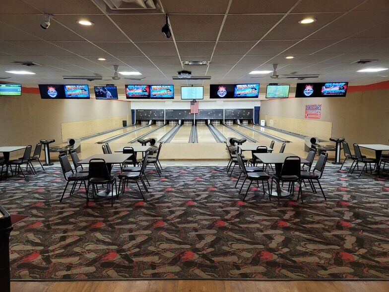 More Photos Of 739 W Main St, Deshler Bowling Alley For Sale