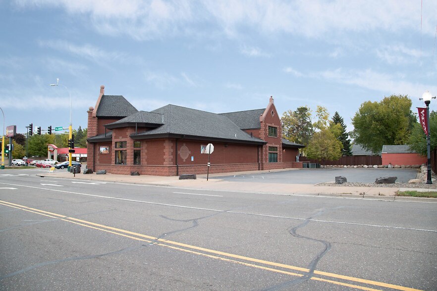More Photos Of 700 E Main St, Anoka Freestanding For Lease