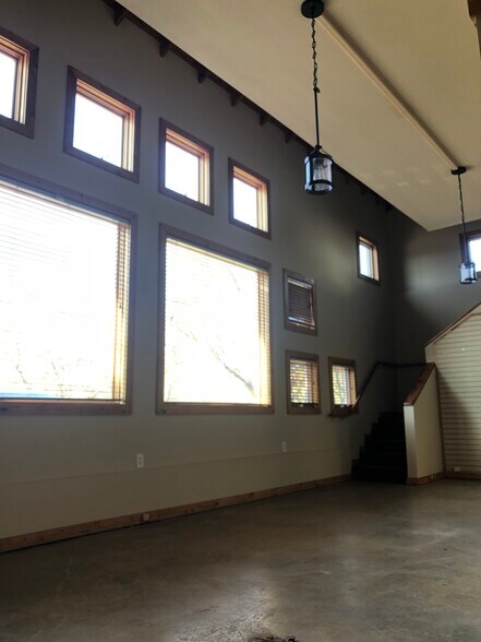 More Photos Of 4114 S Lone Pine Ave, Springfield Office Residential For Sale