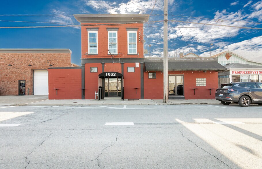 Primary Photo Of 1032 Story Ave, Louisville Bar For Lease