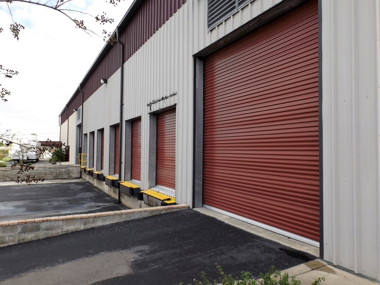 More Photos Of 20004 O'Brien Rd, Groveland Warehouse For Sale