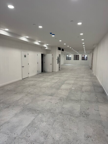 More Photos Of 3065 Brighton 6th St, Brooklyn Office For Lease