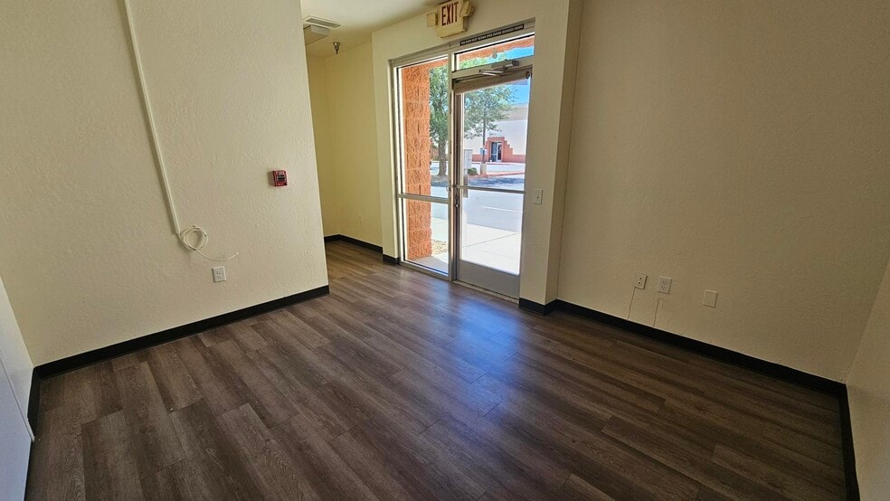 More Photos Of 1060 N Eliseo Felix Jr Way, Avondale Warehouse For Lease