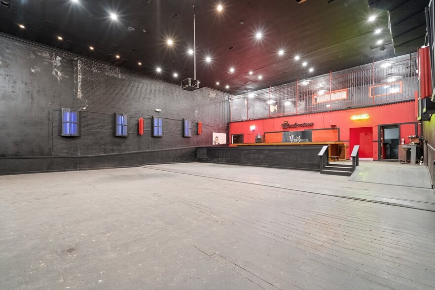 More Photos Of 98 Eureka St, Batesville Movie Theatre For Sale