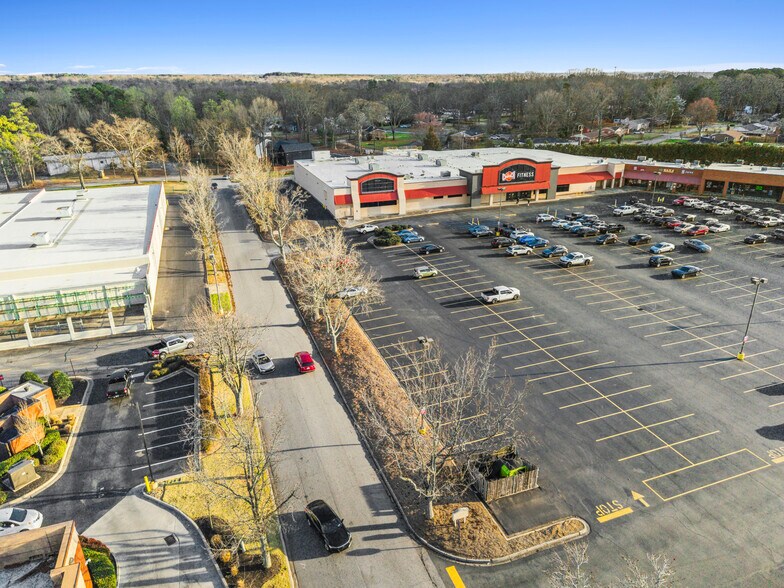 More Photos Of 201-273 W Butler Rd, Mauldin General Retail For Lease