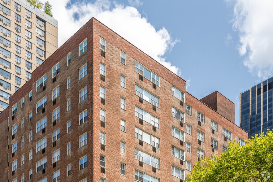 More Photos Of 30 W 60th St, New York Apartments For Lease