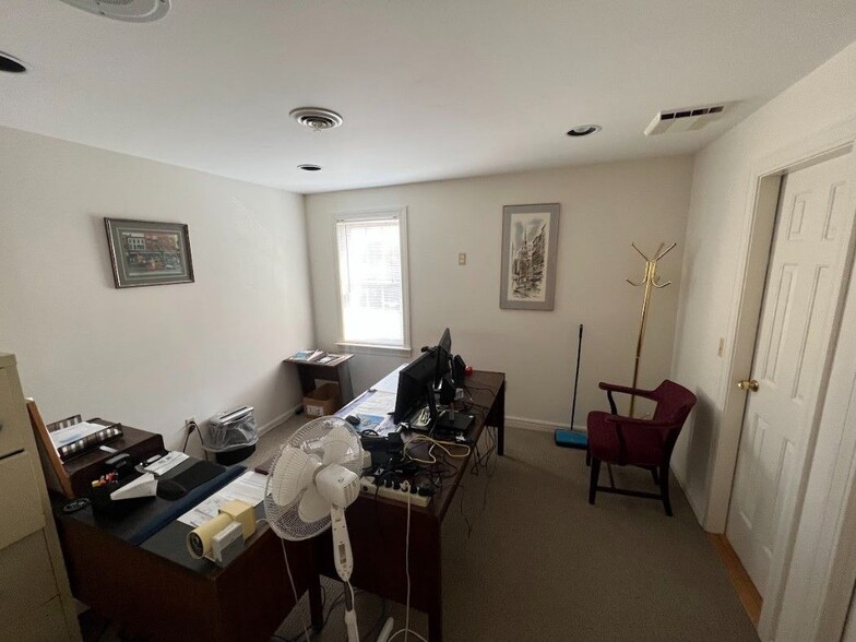More Photos Of 3 Mound Ct, Merrimack Medical For Sale