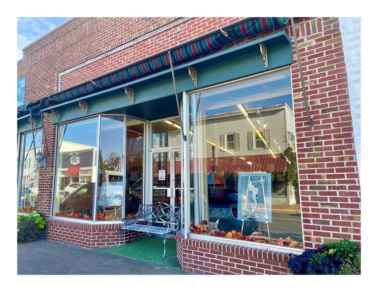 Primary Photo Of 4090 Main St, Chincoteague General Retail For Sale