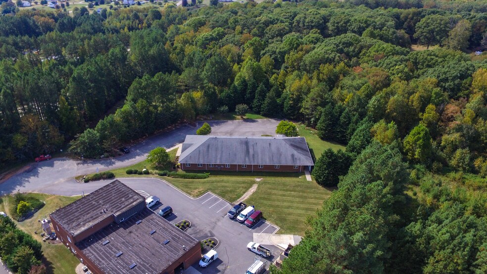 More Photos Of 2442 New Dorset Cir, Powhatan Office For Lease