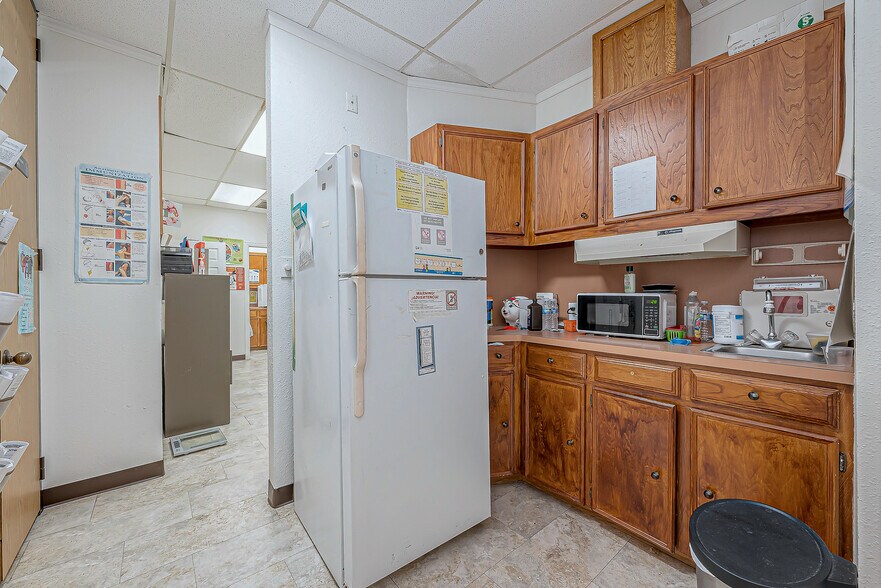 More Photos Of 1219 Farr St, Waller Office Residential For Sale