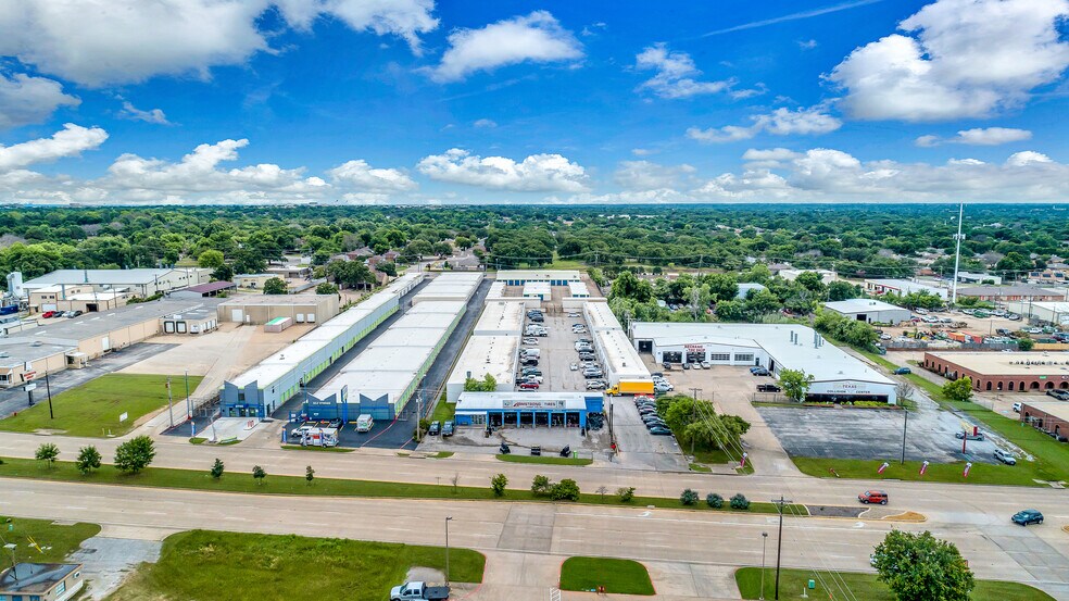 More Photos Of 2026 Pioneer Pky W, Arlington Showroom For Lease