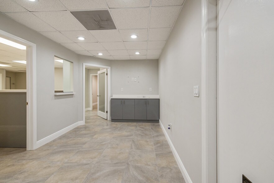 More Photos Of 555 Biltmore Way, Coral Gables Medical For Sale