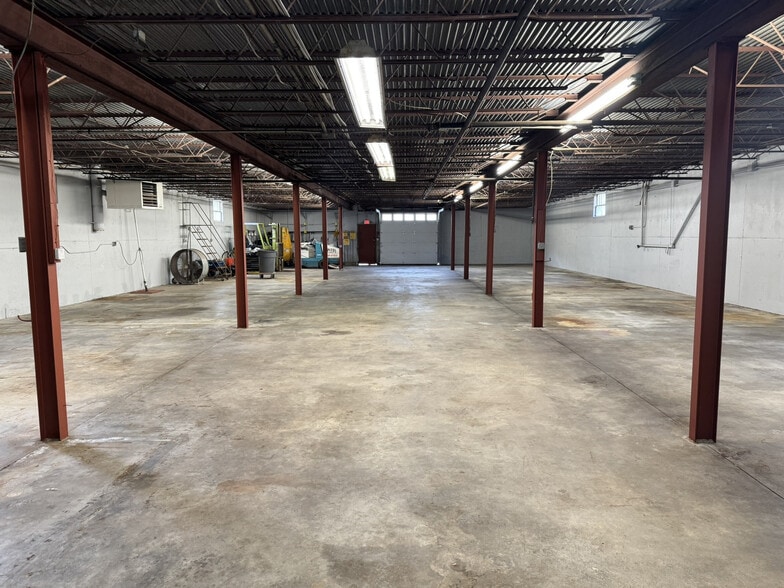 More Photos Of 14 Emily Rd, Broad Brook Industrial For Sale