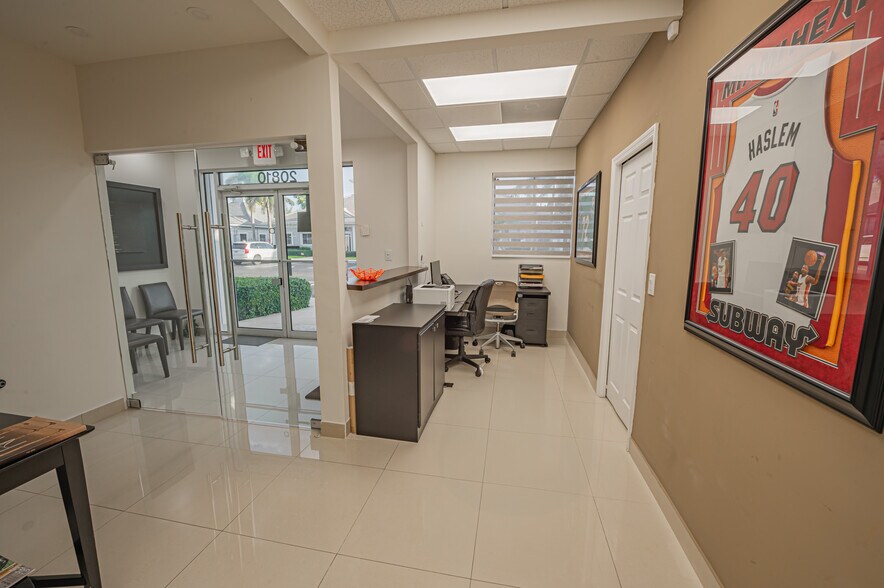 More Photos Of 20810-20818 W Dixie Hwy, Miami Medical For Sale