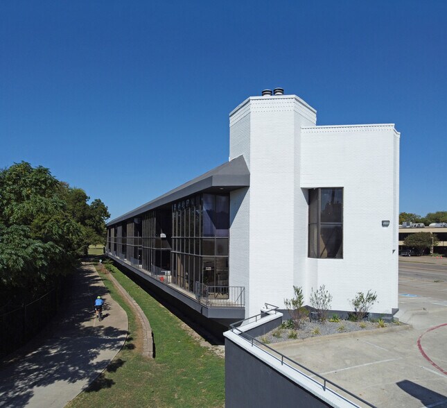 More Photos Of 8499 Greenville Ave, Dallas Storefront Retail Office For Lease