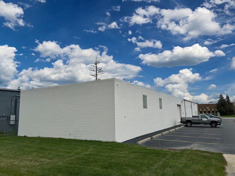 More Photos Of 629-631 Minnesota Dr, Troy Warehouse For Sale