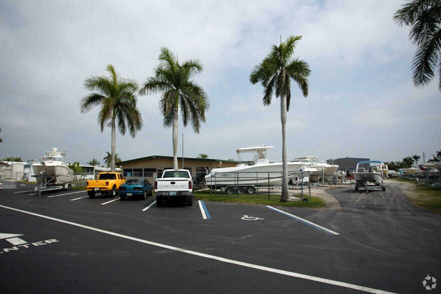 More Photos Of 16394 San Carlos Blvd, Fort Myers Freestanding For Lease