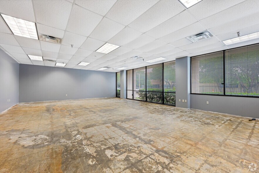 More Photos Of 2429-2458 Walnut Ridge St, Dallas Light Manufacturing For Lease